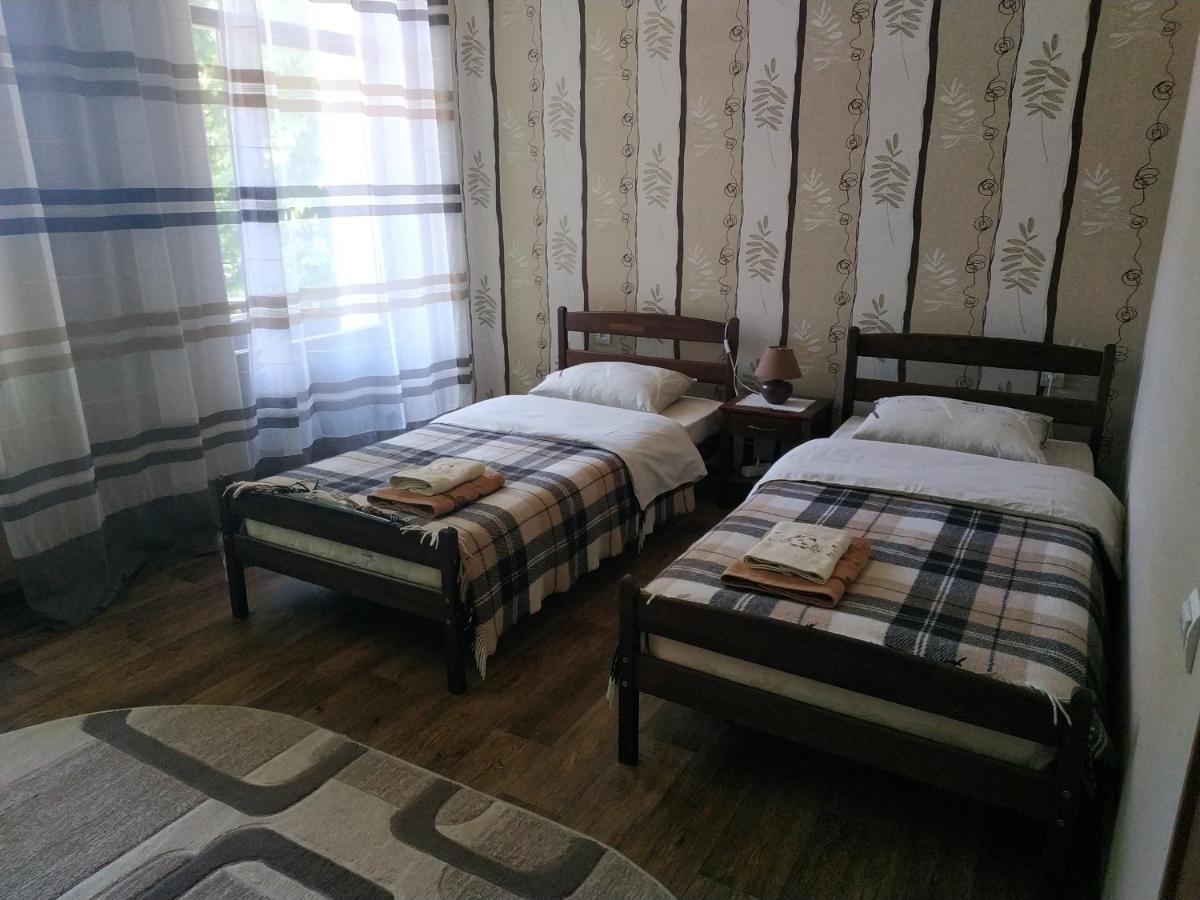 Apartment In The Center Of Old Town Kamianets-Podilskyi Exterior photo